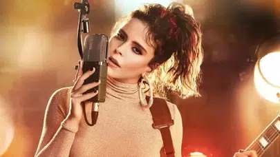 SİMGE SAĞIN SEVGİLİSİ KİM, DJ İLKAY ŞENCAN İLE AŞK MI YAŞIYOR! Simge Sağın kiminle birlikte, İlkay Şencan aşk iddiası gerçek mi?