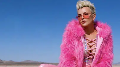 Gökçe ve Pamela aynı şarkıda buluştu