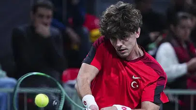 Yankı Erel tam servis atacakken maç durdu!