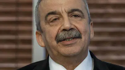 Sırrı Süreyya Önder’in Sinema Kariyeri ve Rol Aldığı Yapımlar!