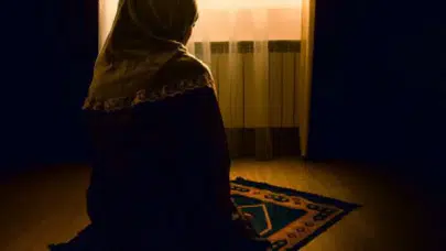 8 REKAT TEHECCÜD NAMAZI NASIL KILINIR? Ne zaman kılınır, kaç rekat, nasıl niyet edilir ve faziletleri nelerdir?