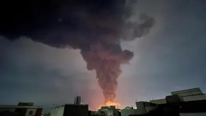 Tahran’da Geceyi Aydınlatan Alevler! Petrol Depoları Vuruldu