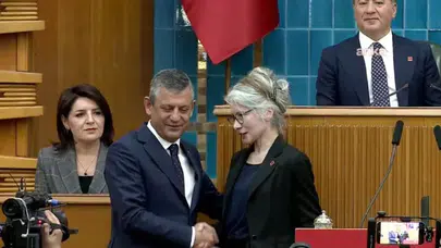Yıllar Sonra Sürpriz Dönüş! Emine Ülker Tarhan CHP Sahnesinde