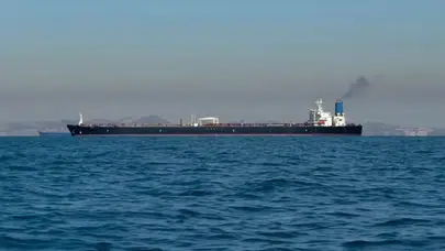 Hürmüz Boğazı’nda Füze Alarmı! İran İki Gemiyi Hedef Aldı