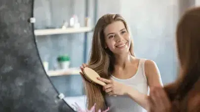 RÜYADA SAÇINI TARAMAK NE ANLAMA GELİR! Rüyada Saçı Ters veya Arkaya Taramak Ne Demek?