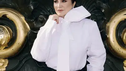 Paris’te Stil Piştisi! Sibel Can ve Serenay Sarıkaya Aynı Kombini Yapmış