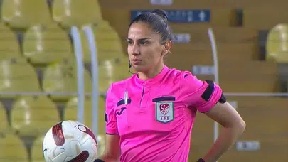 Süper Lig’de bir ilk yaşanıyor: İlk kez bir kadın orta hakem sahada!