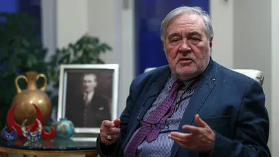 “Yaşayan Kütüphane”nin Ardından: İlber Ortaylı’nın Hayatı, Dilleri ve Unutulmaz Çalışmaları