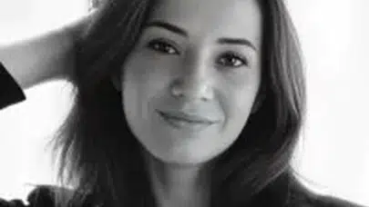 PINAR YÜZBAŞIGİL HAYATI VE KİMDİR? Emre Altuğ’un sevgilisi nerelerde çalıştı?