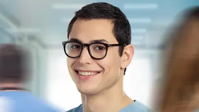 BERK ÖZGÜR KİMDİR! Kaç yaşında, memleketi neresi? Doktor: Başka Hayatta Ali Kocaman karakteri hakkında merak edilenler