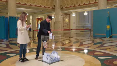 Yeni anayasa için Kazakistan’da sandık başı heyecanı başladı