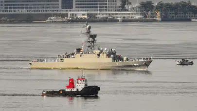 Uluslararası Sularda Şok Saldırı: 180 Mürettebatlı Savaş Gemisi Hedef Alındı