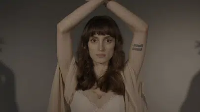 Leliel Söz Gelimi (Synthetic Stars) şarkısını yayınladı: Cemre Kamacıoğlu’ndan yeni tekli