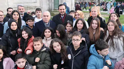 Tarihi camide büyük buluşma, Süleymaniye’de binlerce çocuk iftar açtı