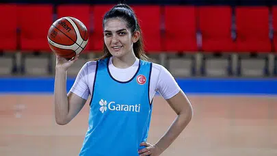 Türk basketbolunun deneyimli pivotu: Esra Ural Topuz sahada fark yaratıyor