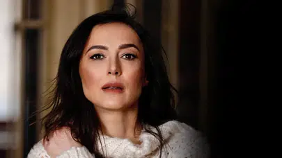 Özlem Çınar Evli Mi, Kiminle Evli, Eşi Kimdir? Arka Sokaklar’ın Aylin’i Hakkında Merak Edilenler