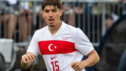 A Milli Futbolcu Yusuf Akçiçek Paris’te Fıtık Operasyonu Geçirdi!