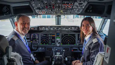 Gökyüzünde duygusal an: Kaptan pilot kızına devretti