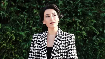 Sesiyle de büyüleyen oyuncu farklı projelerde iz bırakıyor