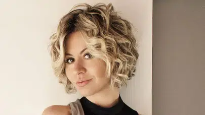 HANDE ALTAYLI HAYATI VE KİMDİR! Kaç yaşında, kiminle evli? Hangi kitapları yazdı?