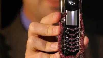 VERTU TELEFON FİYATI 2026 NEDEN YÜKSEK! Avrupa’da Kaç Euro, Hangi Özellikleri Var, Kimler Alıyor?