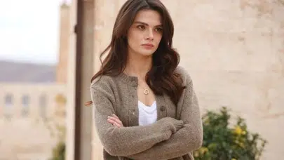 Uzak Şehir’de Alya Kimdir? Sinem Ünsal Kimdir, Kaç Yaşında, Nereli, Hangi Dizilerde Oynadı, Özel Hayatı Nasıldır?