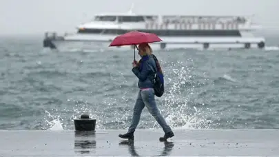 İstanbul’a sağanak geri dönüyor: AKOM ve meteoroloji alarm verdi
