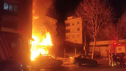 RÜYADA İŞ YERİNDE YANGIN GÖRMEK Ne Anlama Gelir? Rüyada Yangın Çıkması, Söndürmek, Duman ve Alev Görmek Nasıl Yorumlanır?