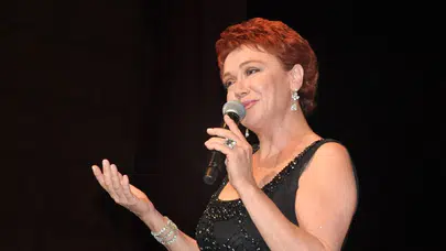 NALAN ALTINÖRS KİMDİR VE EVLİ Mİ! Aslen Nereli, Kaç Yaşında, Ne İş Yapıyor, Türk Sanat Müziği Kariyeri ve Albümleri Neler?