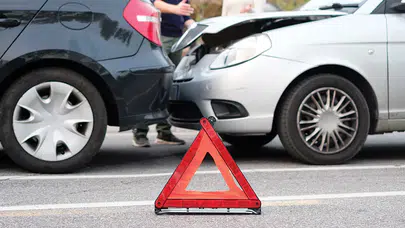 RÜYADA KAZA YAPIP ÖLMEK NE ANLAMA GELİR? Rüyada Araba Kazası Yapmak, Sürekli Araba Kazası Görmek ve Kazadan Kurtulmak Ne Demek?