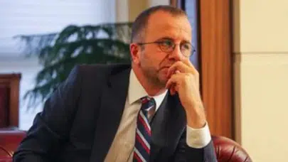 Belgesel ödülüyle başlayan kariyer siyasette yeni sayfa açtı