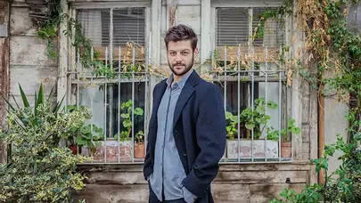 VELİAHT FAROZ GERÇEK ADI NE! Serhat Teoman Kimdir, Kaç Yaşında, Faroz Esenler’i Alabilecek mi, Dizide Neler Olacak?