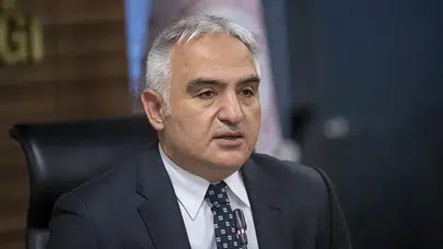 MEHMET NURİ ERSOY KİMDİR VE KARİYERİ! Evli mi, Nereli, Kaç Yaşında, Ne İş Yapıyor, Hangi Şirketlerin Sahibi, Kültür ve Turizm Bakanı Ne Zaman Oldu?