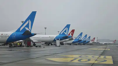 Uçaklar Havada Tur Attı! İstanbul’da Yoğun Yağış Uçuş Trafiğini Aksattı