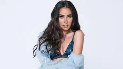 Ünlü Şarkıcı Hande Ünsal’ın Babası Meğer Sahnenin İçinden Bir İsimmiş