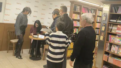 Çeşmeli yazar Yüksel Uçgun’dan İzmir’de ilk imza heyecanı