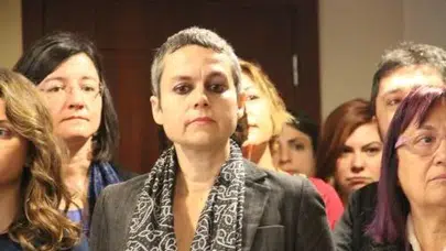 ESRA MUNGAN EŞİ KİMDİR? Evli mi, kaç yaşında, aslen nereli, ne iş yapıyor, neden gündeme geldi?