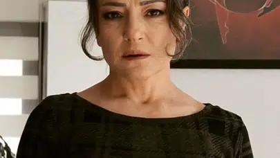 Ekrandaki Sert Fidan, Gerçekte Yoga Ustası Çıktı: 54 Yaşındaki İlkay Kayku’dan Yoga Pozları!