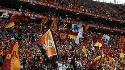 Salah Tribünlere Bakakaldı! Galatasaray Taraftarı Yıldız Oyuncuyu Bile Etkiledi