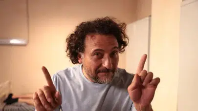 Yiğit Özşener’in Gözlerden Uzak Özel Hayatı ve Sessiz Başarısı