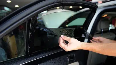 Cam filmi taktıran sürücüler dikkat: İşte 2026 cam filmi cezası ve yasal sınırları