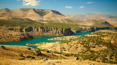 URFA'NIN ETRAFI DUMANLI DAĞLAR HİKAYESİ! Urfa’nın Etrafı Dumanlı Dağlar türküsü hikayesi nedir, sözleri ne anlatıyor, hangi makamda?
