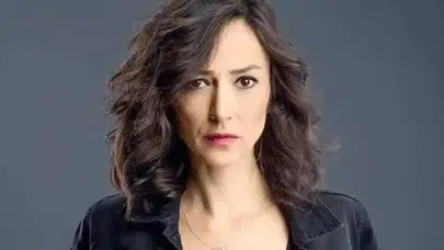 ÖZLEM ÇINAR EVLİ Mİ? Eşi Kim, Kaç Yaşında, Aslen Nereli, Boyu Kilosu Kaç, Çocuğu Var mı, Hangi Dizilerde Rol Aldı?