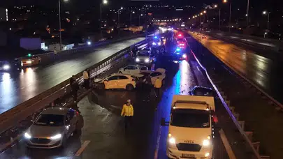 Ataşehir'de Yağmurla Gelen Zincirleme Kaza! 8 Araç Birbirine Girdi