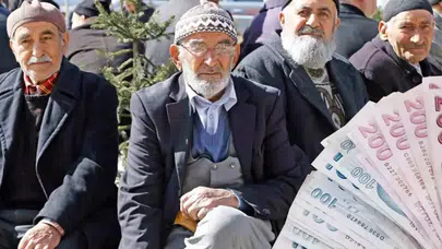 Emeklilere Üçlü Gelir Modeli: Aynı Ayda Maaş, Ücret ve Ölüm Aylığı İmkanı