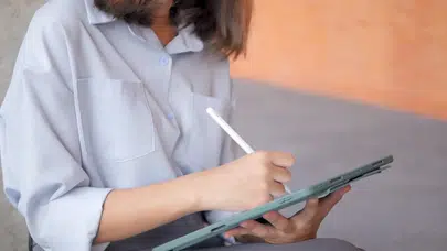 Türkiye Dijitalde Zirvede! Haftada 41 Saat Online, Dünya Geride Kaldı