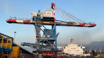 Yapay zeka destekli akıllı vinçler İsdemir Limanı’nda