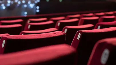 İSTANBUL TİYATROLARI 28-29 MART 2026 PROGRAMI! Hafta sonu hangi oyunlar var, hangi tiyatroya gidilir?