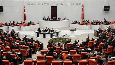 Torba yasada büyük değişim: Emekli ve askerlik detayı öne çıktı!