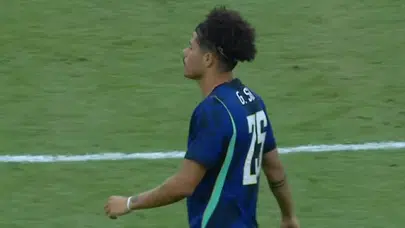 Galatasaraylı yıldızdan ilk milli maç! Fransa karşısında forma giydi